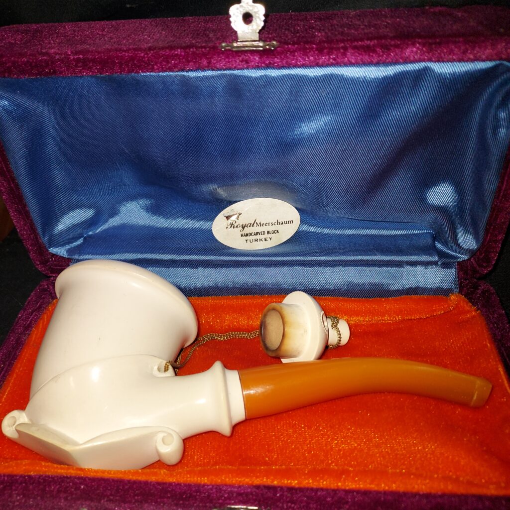 Royal Meerschaum Sitter with Wind Cap