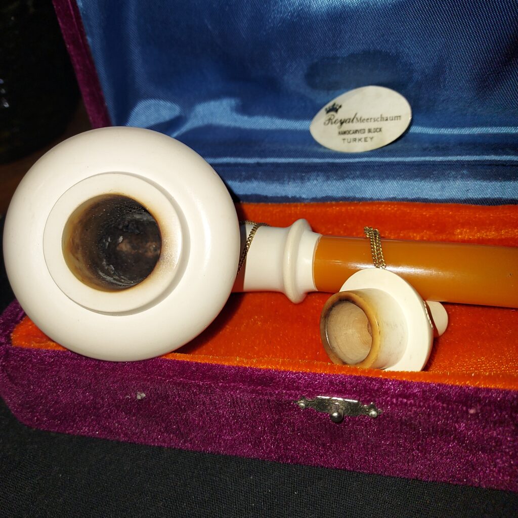 Royal Meerschaum Sitter with Wind Cap